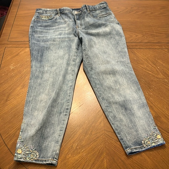 Embroidered Floral Gem Studded Stretch Skinny Ankle Jeans Size 14 27” Inseam - Picture 1 of 15